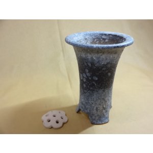 画像1: 綿かべ釉胴しぼり春ラン鉢 5号(鉢底サナ付き)
